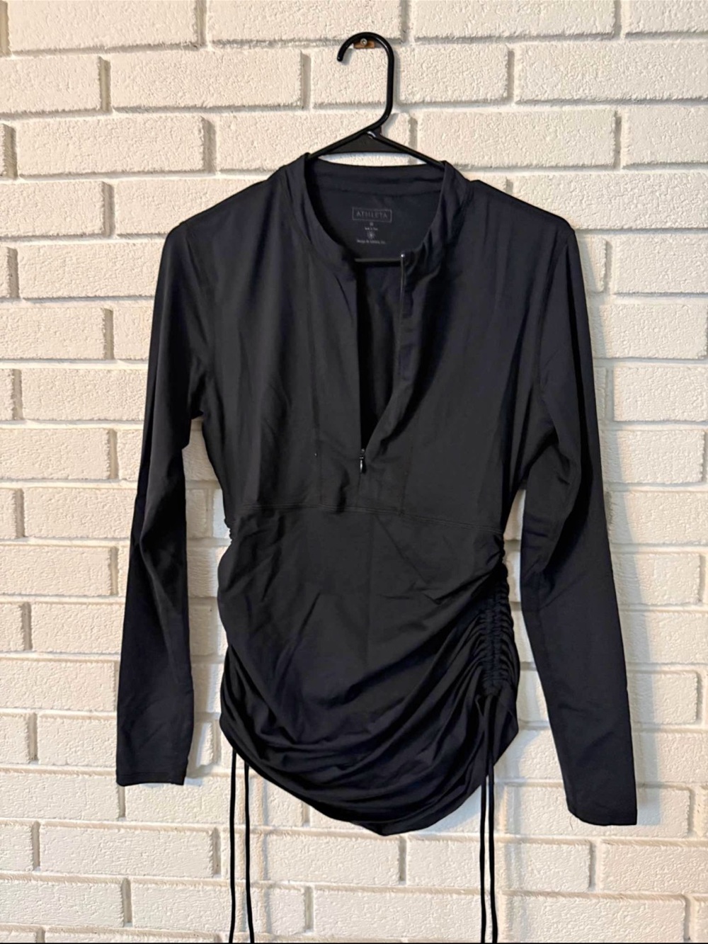Athleta Black Women’s Long-Sleeve Ruched Pullover Top
